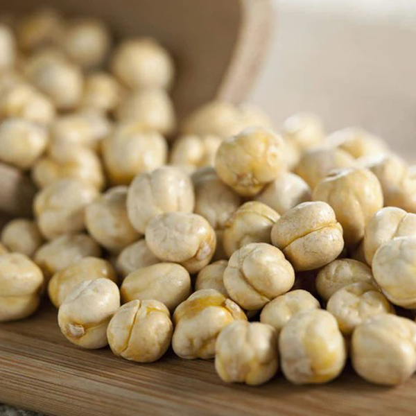 Kabuli chickpeas close-up presented for export